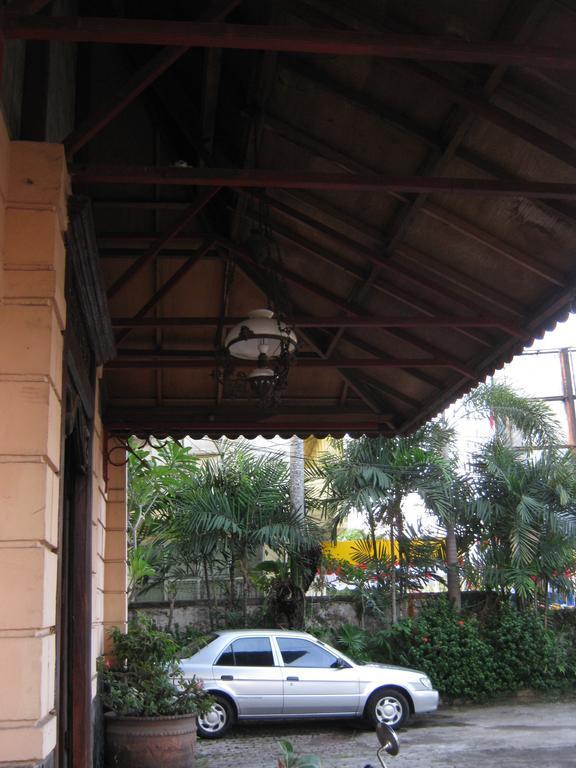 Le Paradis Hotel Palembang Buitenkant foto