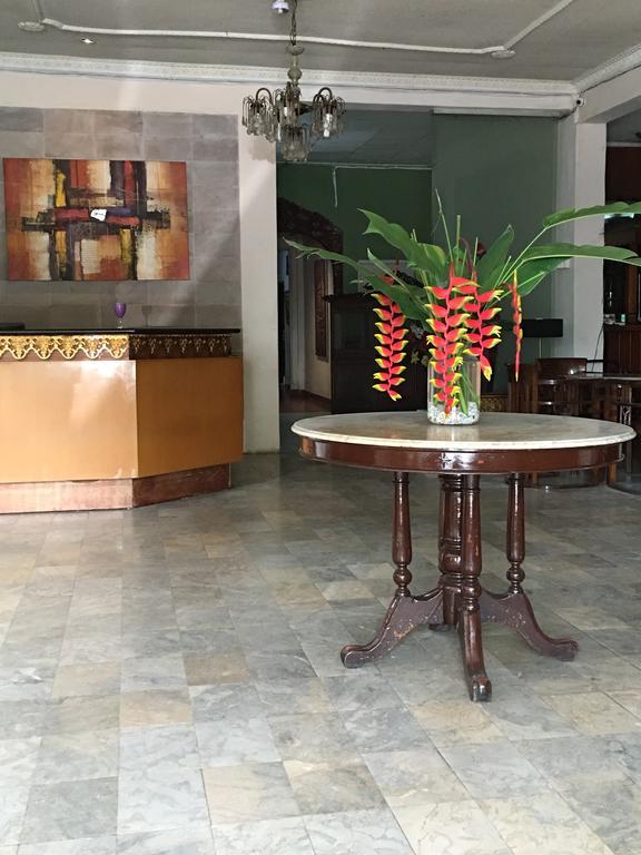 Le Paradis Hotel Palembang Buitenkant foto